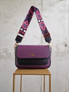 Torebka Ego INSECTA  z klapką bakłażan z czarnym